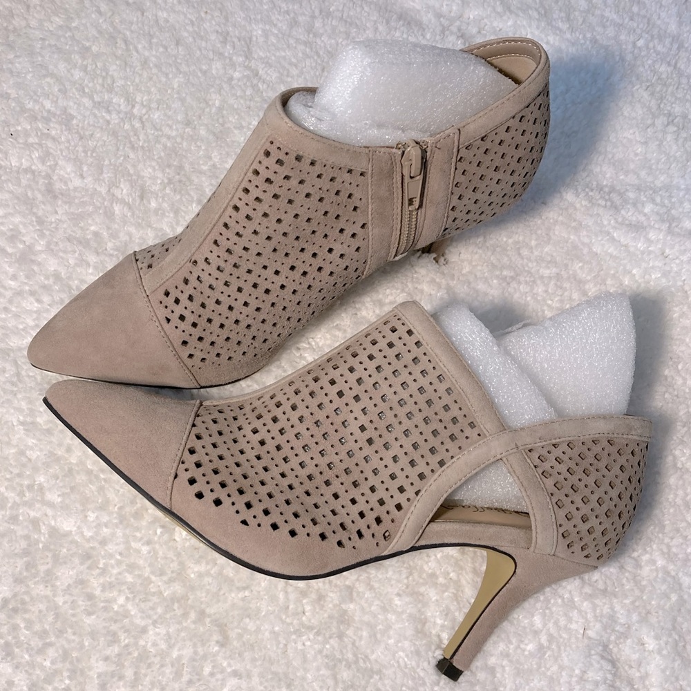 Bella Vita Tiana Suede Booties/Heels Extra wide, 7